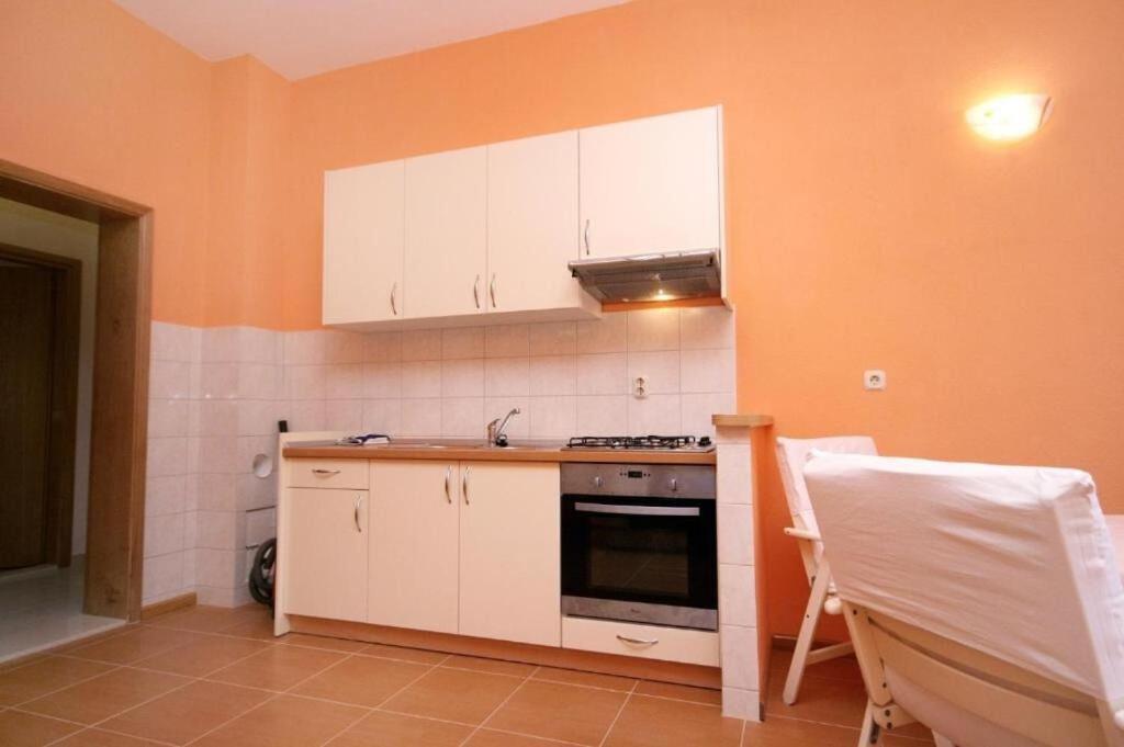 Sunny - Quiet And Relaxing Apartment Makarska